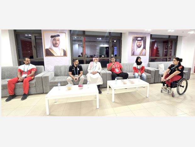 ISLAMIC SOLIDARITY GAMES – BAHRAIN Paralympic Committee president Shaikh Mohammed bin Duaij Al Khalifa visited yesterday the kingdom’s delegation members at the athletes’ village, located at Princess Nourah Bint Abdulrahman University. He met Bahrain’s head in Riyadh, Maryam Mardana, in the presence of the kingdom’s top Para athlete Rooba Alomari and other officials, to discuss their preparations for the Para athletics events at the Islamic Solidarity Games. Above, Shaikh Mohammed, third from left, during his meeting with Mardana, second from right, and Alomari, right.